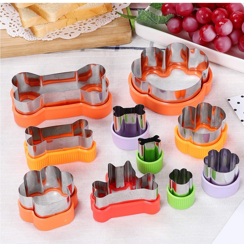 NIB 10pc Paw Print Cookie Mold for Homemade cookies or treats